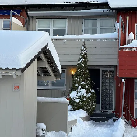 House With 5 Bedrooms Very Close To World Cup 25 In Granasen *