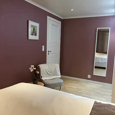House With 5 Bedrooms Very Close To World Cup 25 In Granasen