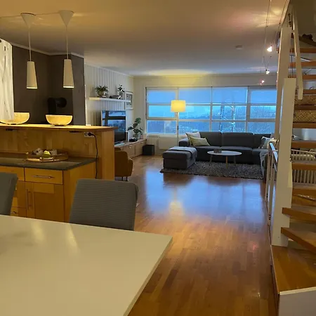 House With 5 Bedrooms Very Close To World Cup 25 In Granasen *