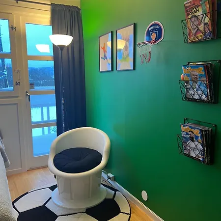 House With 5 Bedrooms Very Close To World Cup 25 In Granasen