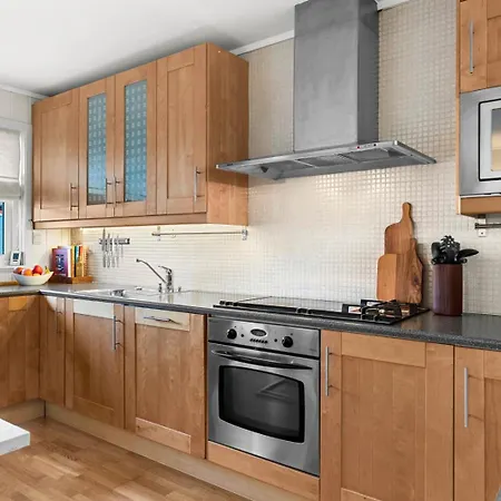 House With 5 Bedrooms Very Close To World Cup 25 In Granasen