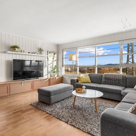 Σπίτι διακοπών House With 5 Bedrooms Very Close To World Cup 25 In Granasen *