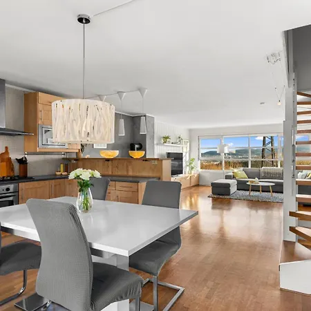 House With 5 Bedrooms Very Close To World Cup 25 In Granasen *