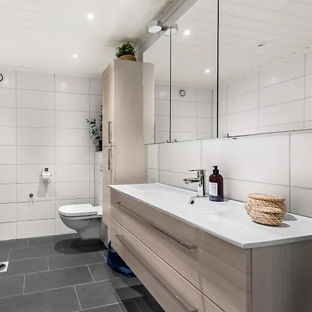 House With 5 Bedrooms Very Close To World Cup 25 In Granasen *